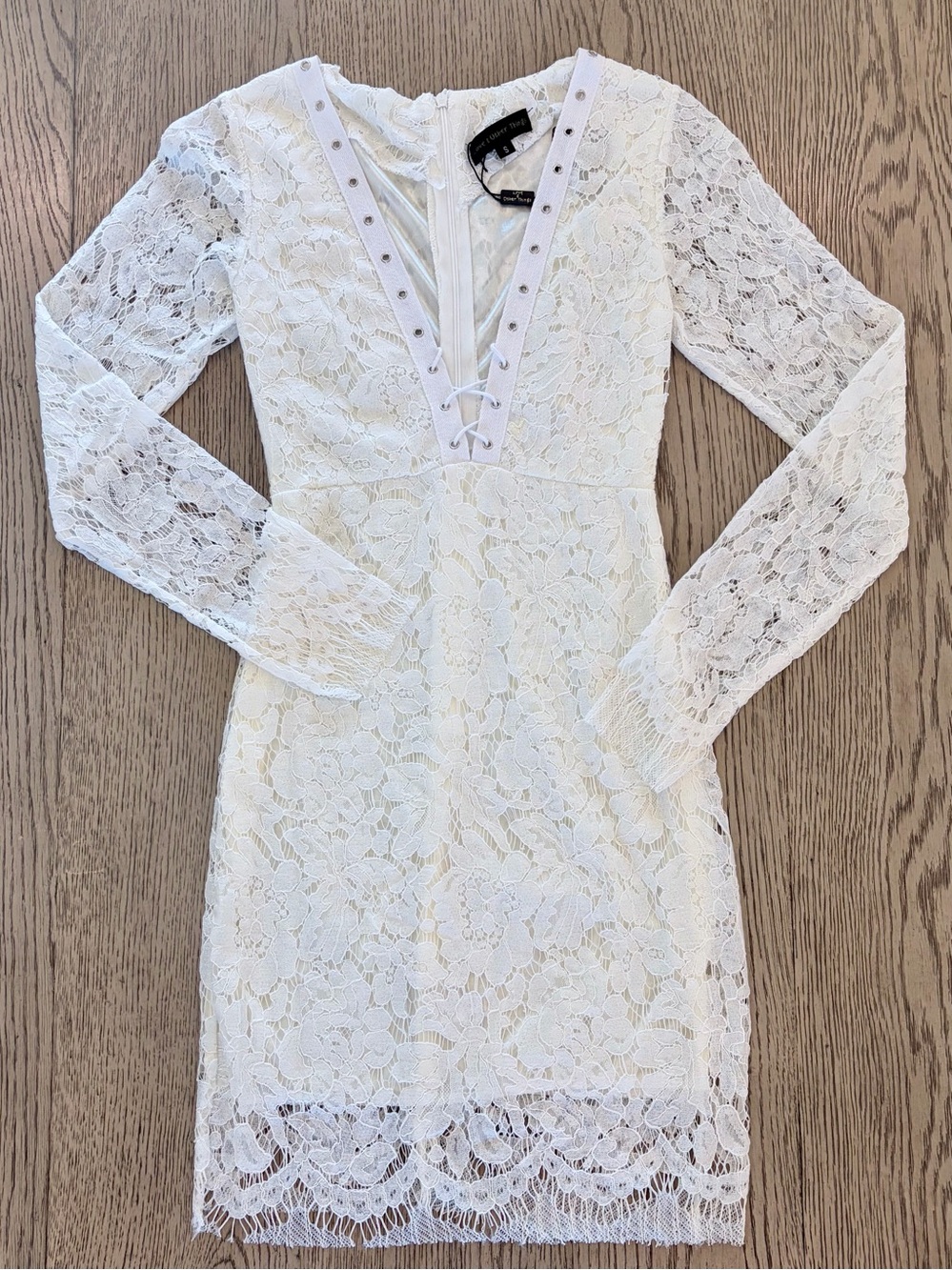 NWT White Lace Long-Sleeve V-Neck Dress